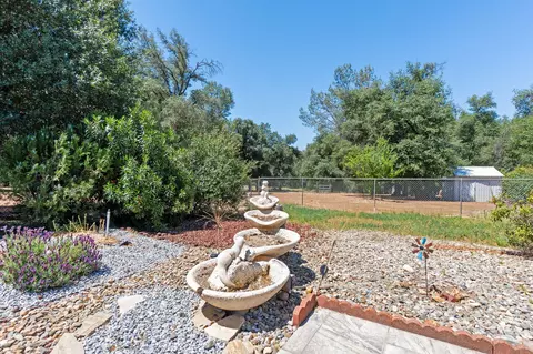 Exterior - 10390 October Ln, Redding, CA 96003 photo 9 of 32