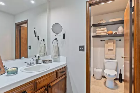 Bath - 426 Ridgecrest Trl #223, Redding, CA 96003 photo 1 of 3