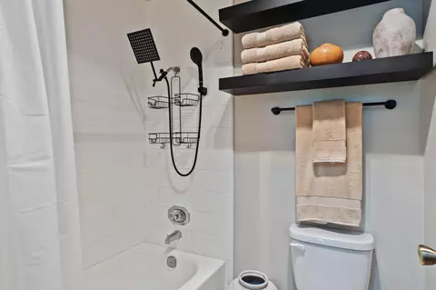 Bath - 426 Ridgecrest Trl #223, Redding, CA 96003 photo 2 of 3