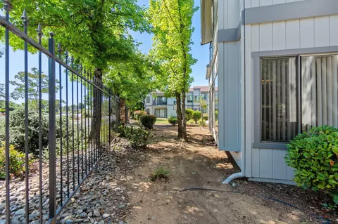 Exterior - 426 Ridgecrest Trl #223, Redding, CA 96003 photo 7 of 15