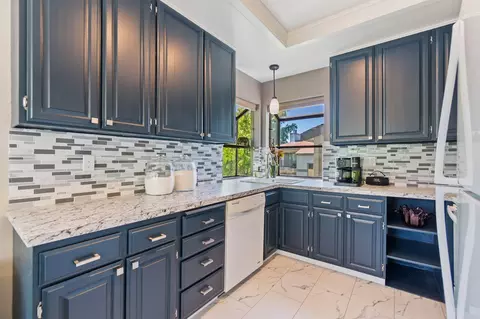 Kitchen - 426 Ridgecrest Trl #223, Redding, CA 96003 photo 2 of 4