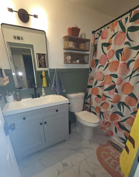 Bath - 1587 Benton Dr, Redding, CA 96003 photo 2 of 2