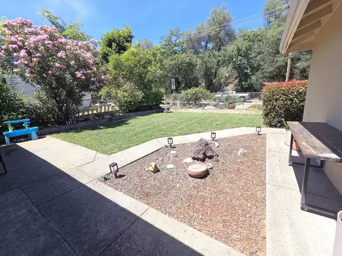 1587 Benton Dr, Redding, CA 96003