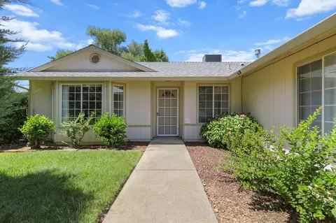 1482 Rose Tree Ln, Redding, CA 96003