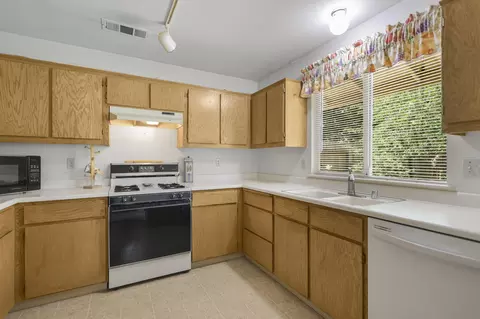 Kitchen - 1482 Rose Tree Ln, Redding, CA 96003 photo 1 of 3