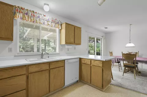 Kitchen - 1482 Rose Tree Ln, Redding, CA 96003 photo 3 of 3