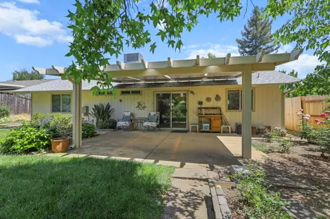 Exterior - 1482 Rose Tree Ln, Redding, CA 96003 photo 4 of 8