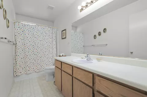 Bath - 1482 Rose Tree Ln, Redding, CA 96003 photo 1 of 2