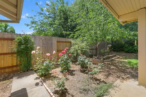 Exterior - 1482 Rose Tree Ln, Redding, CA 96003 photo 6 of 8