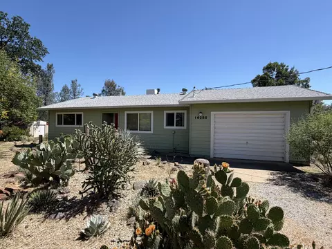 16285 Plantation Ln, Anderson, CA 96007
