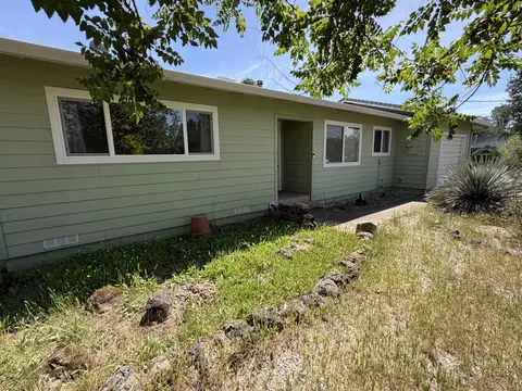 16285 Plantation Ln, Anderson, CA 96007