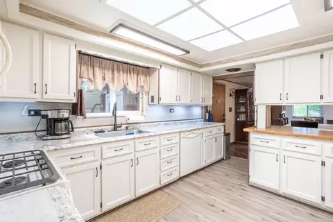 Kitchen - 5609 Shady Ln, Anderson, CA 96007 photo 5 of 5