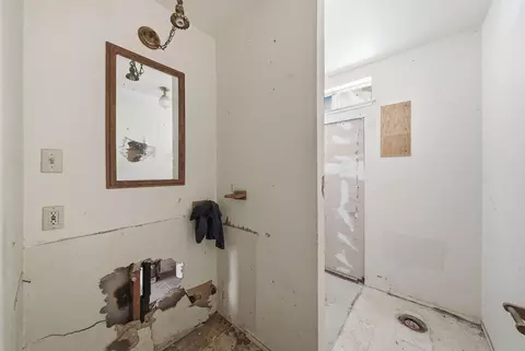 Bath - 2186 Balls Ferry Rd, Anderson, CA 96007 photo 5 of 6