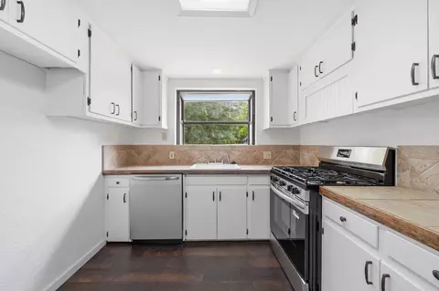 Kitchen - 2186 Balls Ferry Rd, Anderson, CA 96007 photo 1 of 2