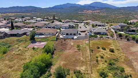 View/Area - 1187 Coggins St, Redding, CA 96003 photo 10 of 15