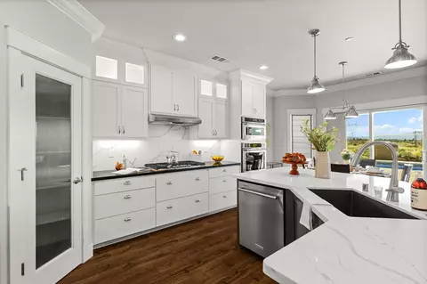 Kitchen - 1187 Coggins St, Redding, CA 96003 photo 6 of 12