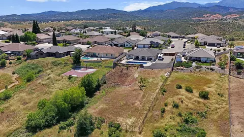 View/Area - 1187 Coggins St, Redding, CA 96003 photo 2 of 15