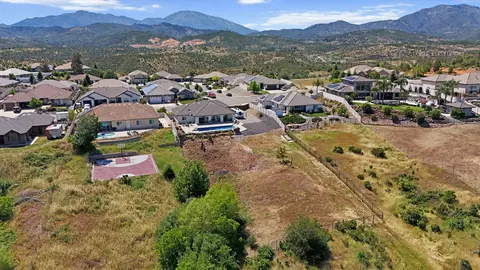 View/Area - 1187 Coggins St, Redding, CA 96003 photo 7 of 15