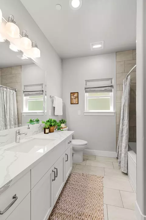 Bath - 1187 Coggins St, Redding, CA 96003 photo 6 of 6