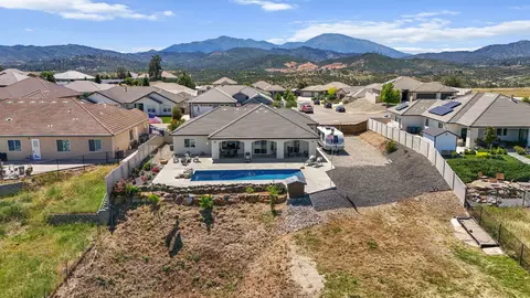View/Area - 1187 Coggins St, Redding, CA 96003 photo 9 of 15