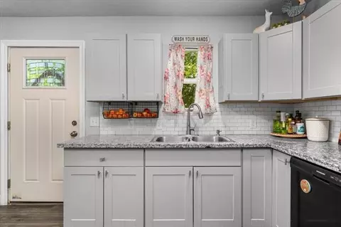 Kitchen - 1158 Madison St, Red Bluff, CA 96080 photo 3 of 5