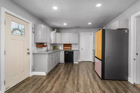 Kitchen - 1158 Madison St, Red Bluff, CA 96080 photo 2 of 5