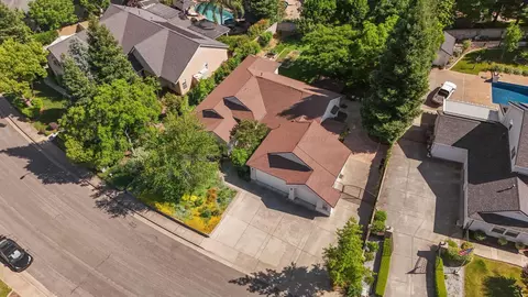 View/Area - 2719 Western Oak Dr, Redding, CA 96002 photo 5 of 5