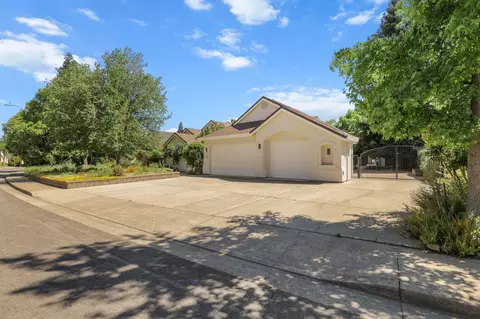 Exterior - 2719 Western Oak Dr, Redding, CA 96002 photo 38 of 41