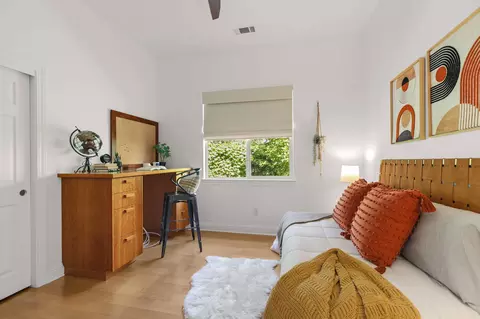 Bedroom - 2719 Western Oak Dr, Redding, CA 96002 photo 5 of 10