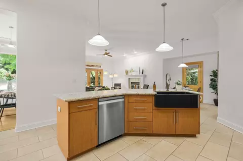 Kitchen - 2719 Western Oak Dr, Redding, CA 96002 photo 6 of 11