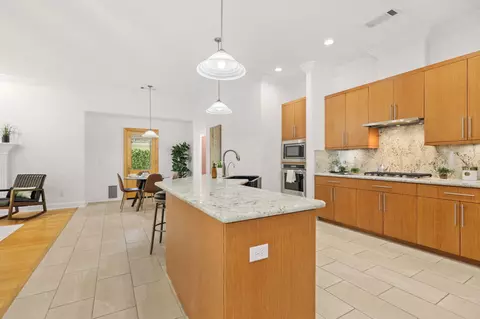 Kitchen - 2719 Western Oak Dr, Redding, CA 96002 photo 4 of 11