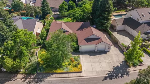 View/Area - 2719 Western Oak Dr, Redding, CA 96002 photo 3 of 5