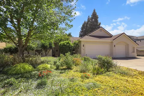 Exterior - 2719 Western Oak Dr, Redding, CA 96002 photo 6 of 41