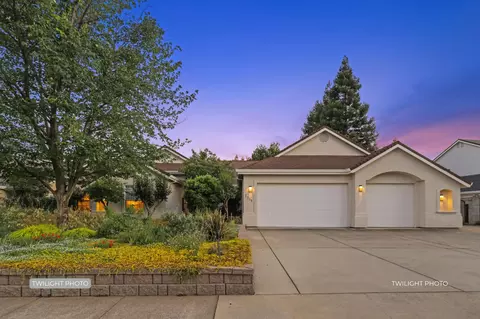Exterior - 2719 Western Oak Dr, Redding, CA 96002 photo 34 of 41