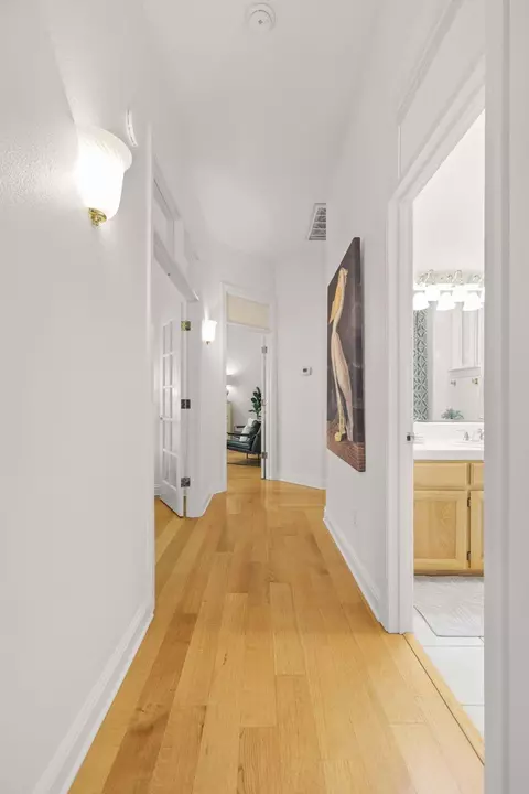 Entry Way - 2719 Western Oak Dr, Redding, CA 96002 photo 10 of 11