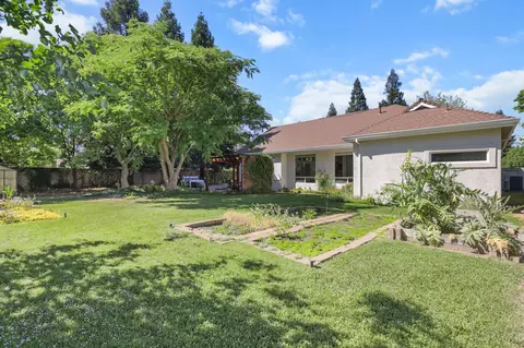 Exterior - 2719 Western Oak Dr, Redding, CA 96002 photo 16 of 41
