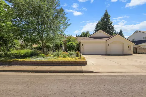 Exterior - 2719 Western Oak Dr, Redding, CA 96002 photo 37 of 41