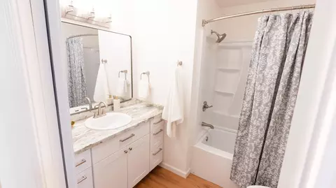 Bath - 5826 Old Barn Way, Redding, CA 96001 photo 6 of 6