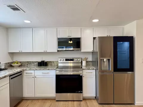 5826 Old Barn Way, Redding, CA 96001