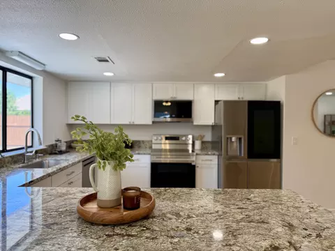 Kitchen - 5826 Old Barn Way, Redding, CA 96001 photo 4 of 8