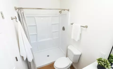 Bath - 5826 Old Barn Way, Redding, CA 96001 photo 4 of 6