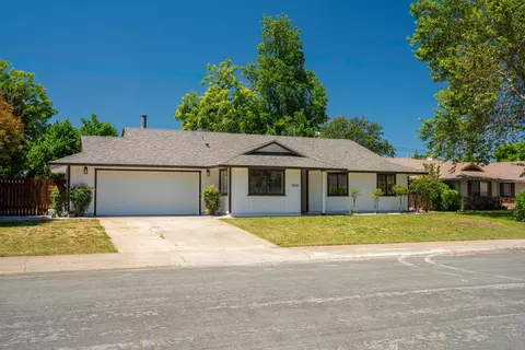 Exterior - 5826 Old Barn Way, Redding, CA 96001 photo 7 of 9