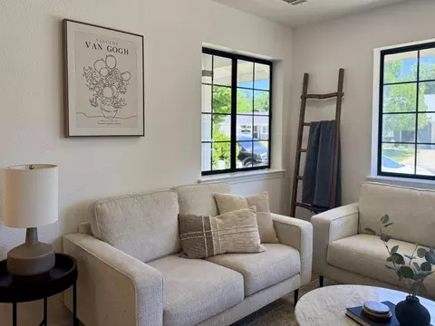 Living - 5826 Old Barn Way, Redding, CA 96001 photo 2 of 6
