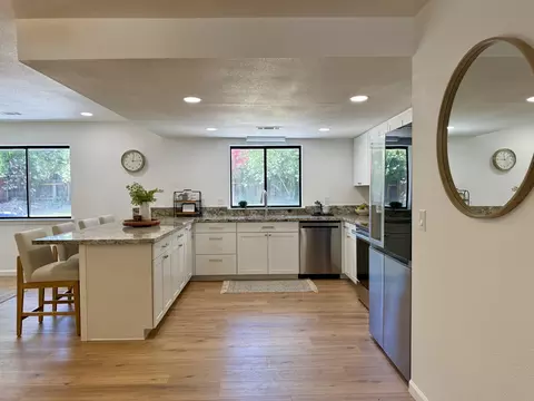 Kitchen - 5826 Old Barn Way, Redding, CA 96001 photo 7 of 8
