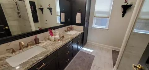 Bath - 3008 Copper Creek Dr, Redding, CA 96002 photo 3 of 7