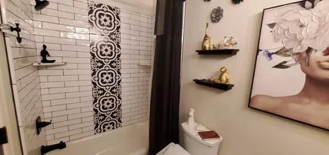 Bath - 3008 Copper Creek Dr, Redding, CA 96002 photo 7 of 7