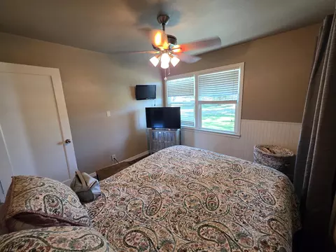 Bedroom - 23773 River Rd, Corning, CA 96021 photo 2 of 4
