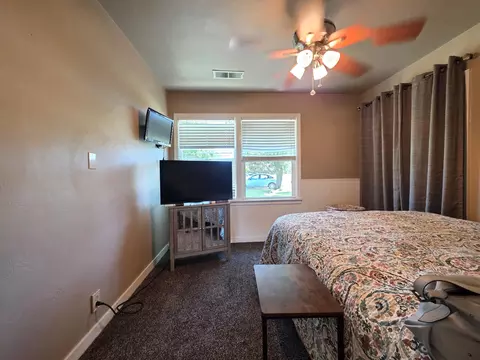 Bedroom - 23773 River Rd, Corning, CA 96021 photo 1 of 4