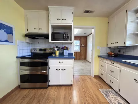 Kitchen - 23773 River Rd, Corning, CA 96021 photo 3 of 5