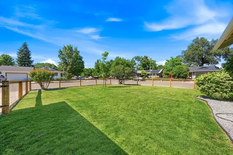 Exterior - 2885 Iris St, Anderson, CA 96007 photo 4 of 4